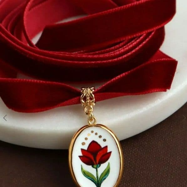 Підвіска "Рута" на червоній оксамитовій стрічці