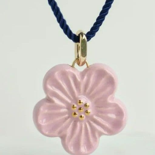 Об'ємна підвіска "Рожевий цвіт" на атласному шнурочку