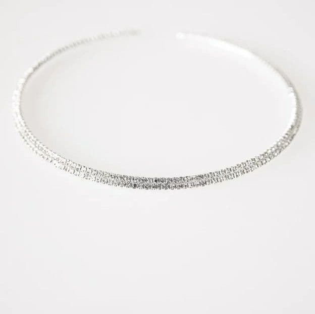 Сріблясте кольє зі стразами