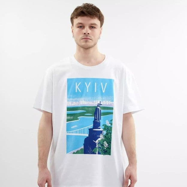 Футболка біла з принтом Barricade