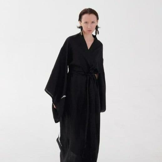 Сукня-кімоно з льону в японському стилі з вишивкою. Колекція "Птахи України". Колір "Вугілля" - 2