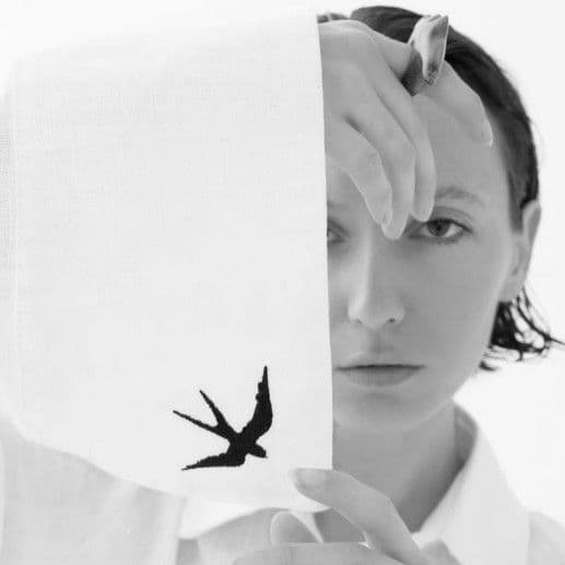 Сорочка оверсайз зі збільшеною манжетою та декоративною вишивкою "Ластівка". Колекція "Птахи України" - 7